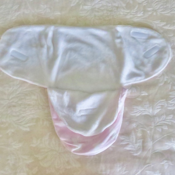 Blankets & Beyond Baby Swaddle Blanket NWOT - Picture 2 of 5